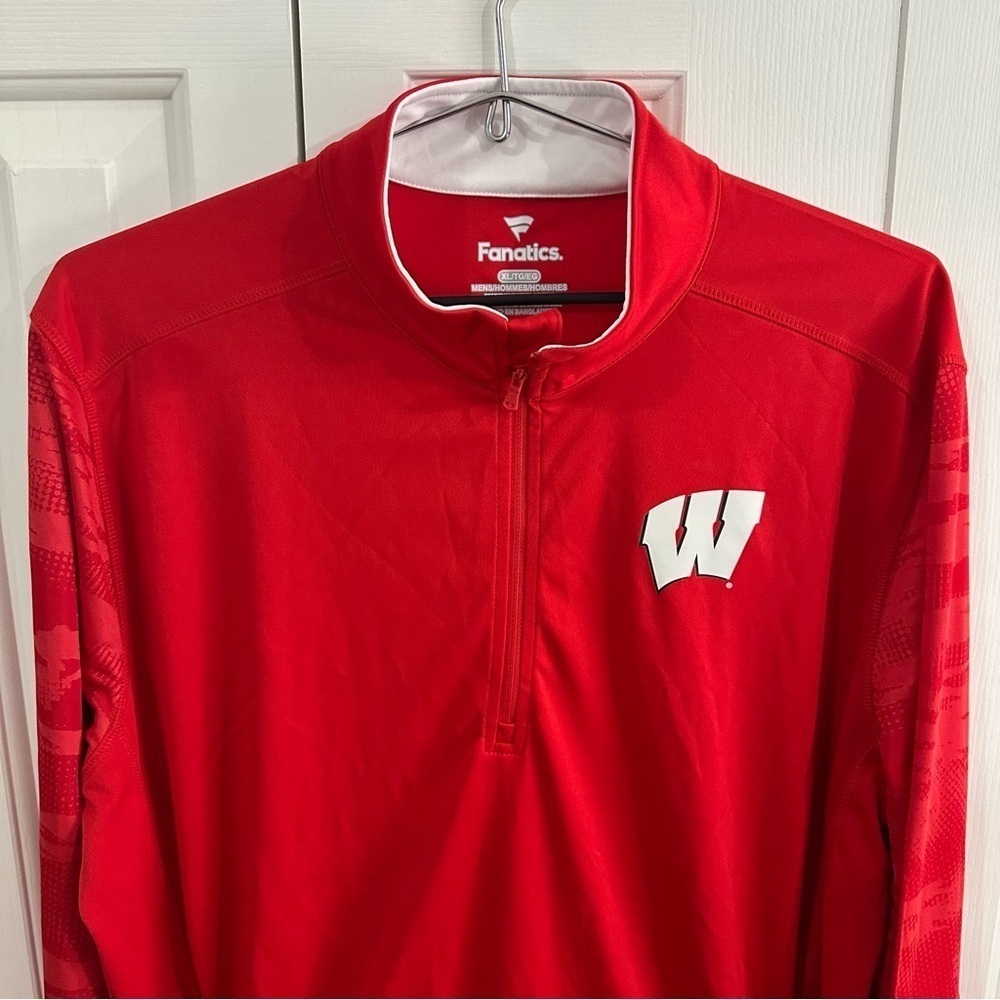 Fanatics Wisconsin Badgers Quarter Zip Pullover - Picture 2 of 8
